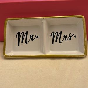 🔥Brand New Mr & Mrs trinket tray❤️❤️ B141